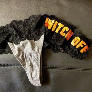 PINK VS “Witch Off” Cotton Thong Panty w/Black Lace Trim Size Small Never Used